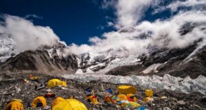 В Непале разрешат подниматься на Эверест только опытным альпинистам