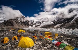 В Непале разрешат подниматься на Эверест только опытным альпинистам