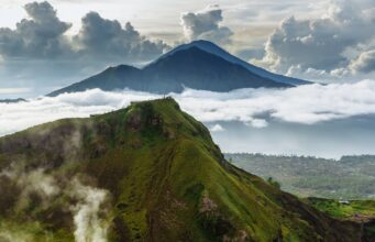 Власти Бали планируют запретить туристам аренду жилья через Airbnb